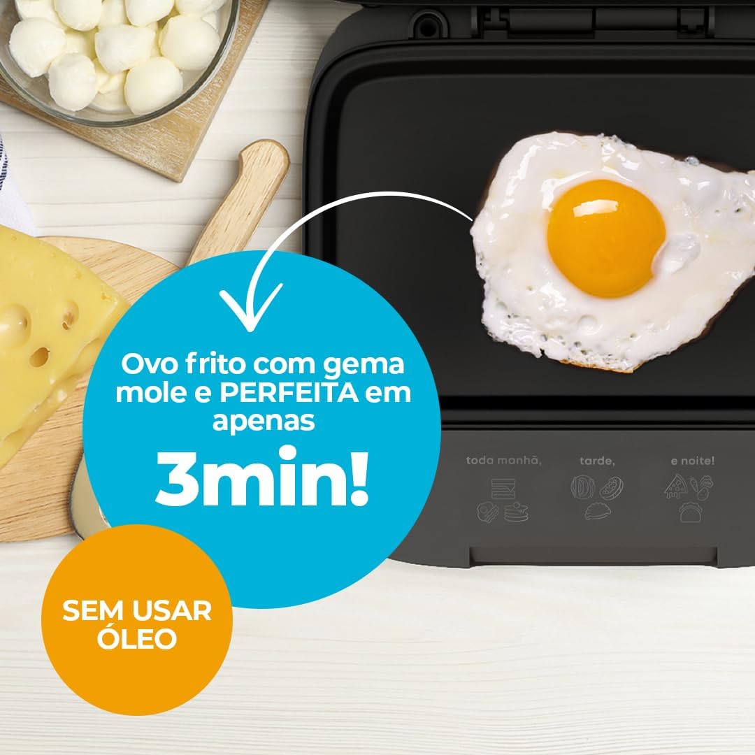 Sanduicheira Cadence Click preparando ovo frito com gema mole, sem uso de óleo.